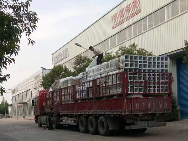 日產(chǎn)300噸<a href=http://m.qimokatong.com/product/ target=_blank class=infotextkey>玉米深加工設備</a>發(fā)貨現(xiàn)場